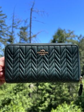 COACH Green Quilted Leather Zip-Around Wallet with Gold Hardware AUTHENTIC